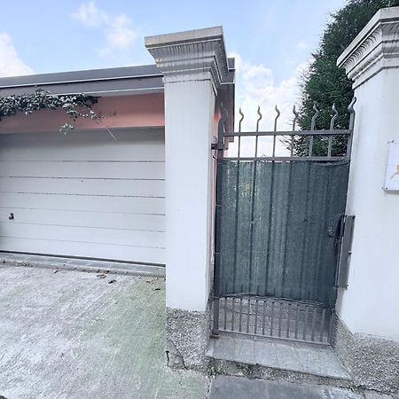 I D'A Charming Penthouse - Lake View- Como- House-130 Mt-2 Double Bedrooms And 2 Double Bathrooms A Spacious Living Room-Full Equipped Kitchen-Private Garden And Terrace-Private Covered Parking Exterior foto
