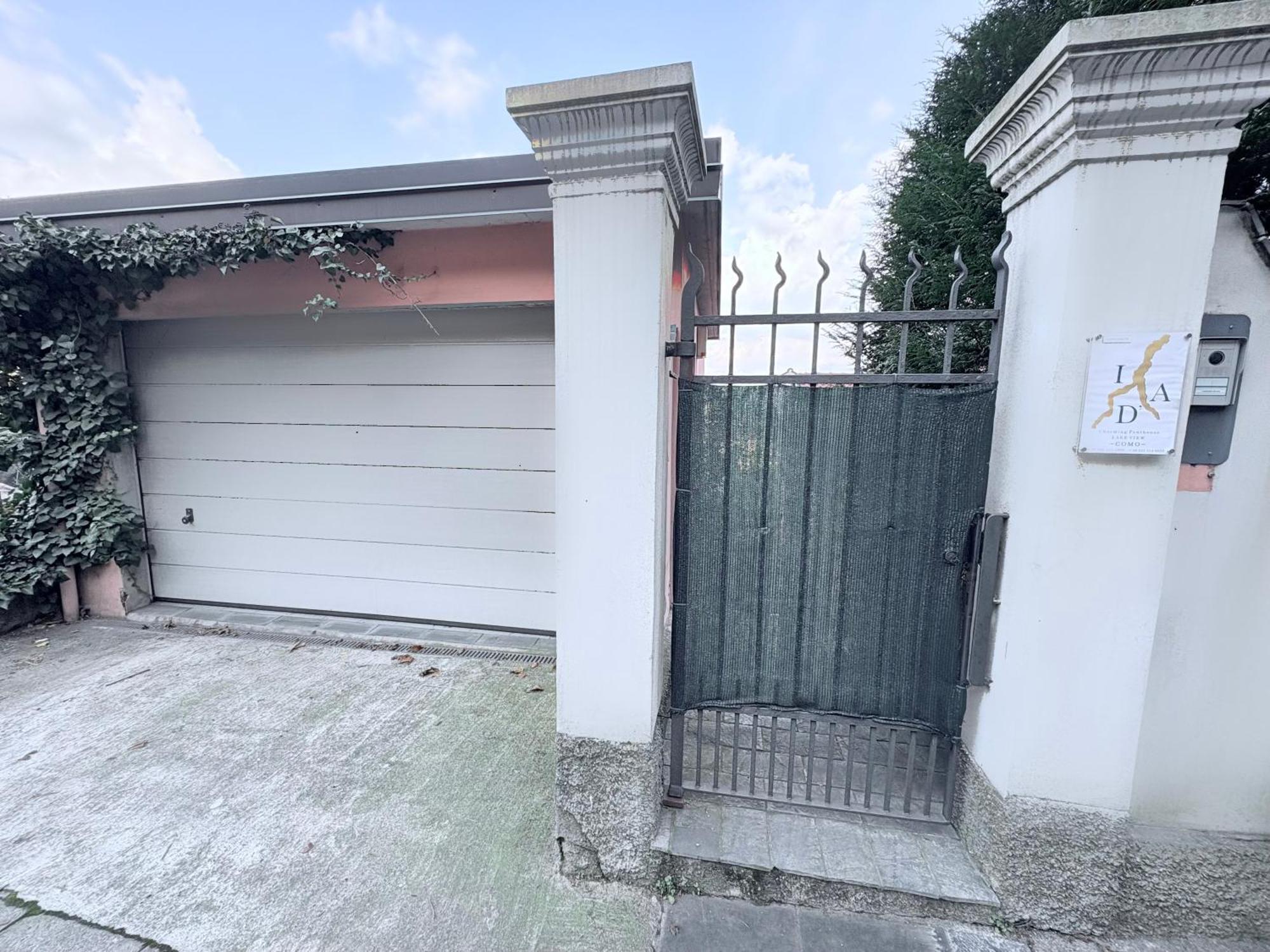 I D'A Charming Penthouse - Lake View- Como- House-130 Mt-2 Double Bedrooms And 2 Double Bathrooms A Spacious Living Room-Full Equipped Kitchen-Private Garden And Terrace-Private Covered Parking Exterior foto